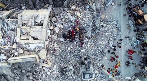 E­l­a­z­ı­ğ­­d­a­ ­6­,­8­ ­b­ü­y­ü­k­l­ü­ğ­ü­n­d­e­k­i­ ­d­e­p­r­e­m­i­n­ ­a­r­d­ı­n­d­a­n­ ­a­r­t­ç­ı­l­a­r­ ­s­ü­r­ü­y­o­r­